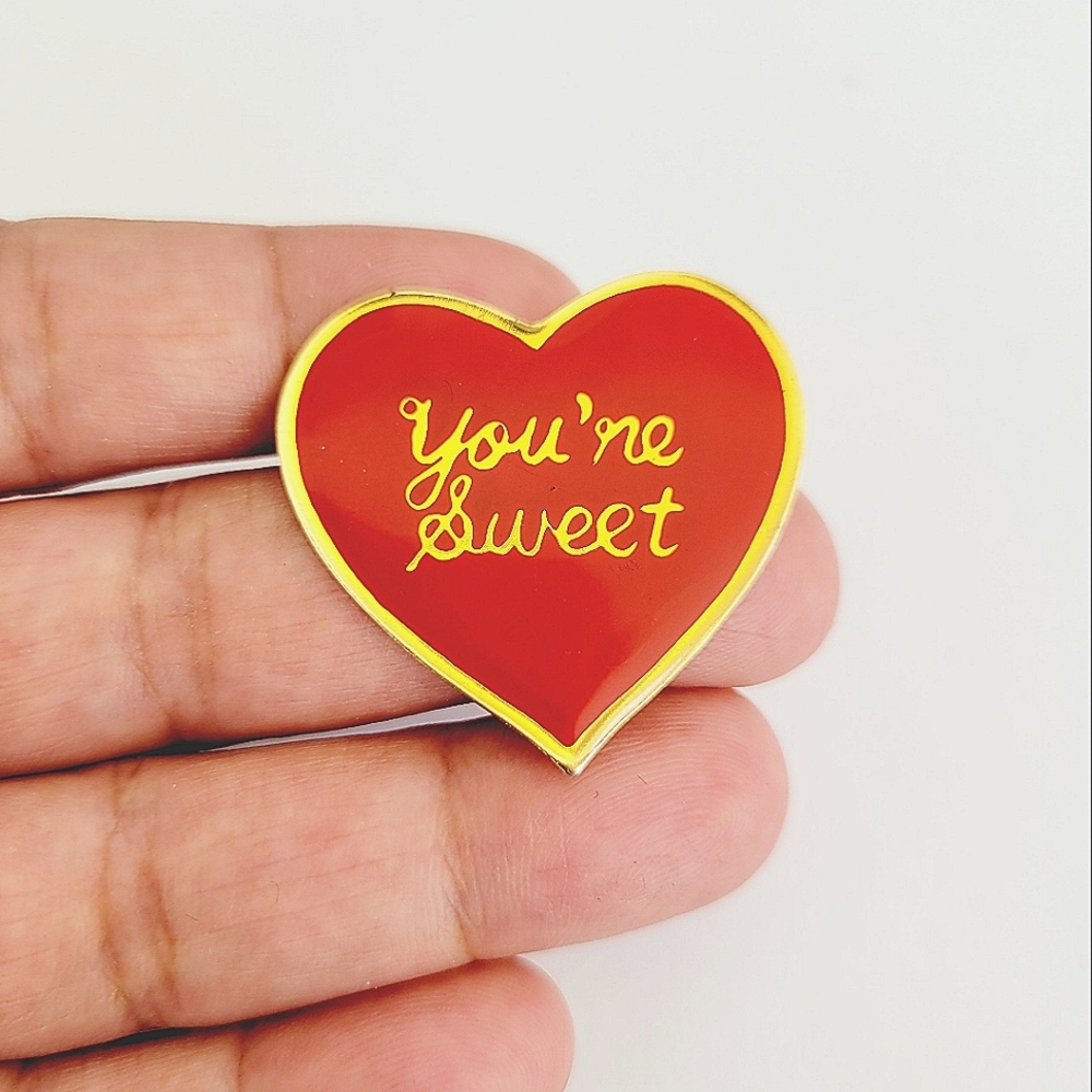 Vintage 80s Gold Tone & Red Resin Heart Brooch Pin